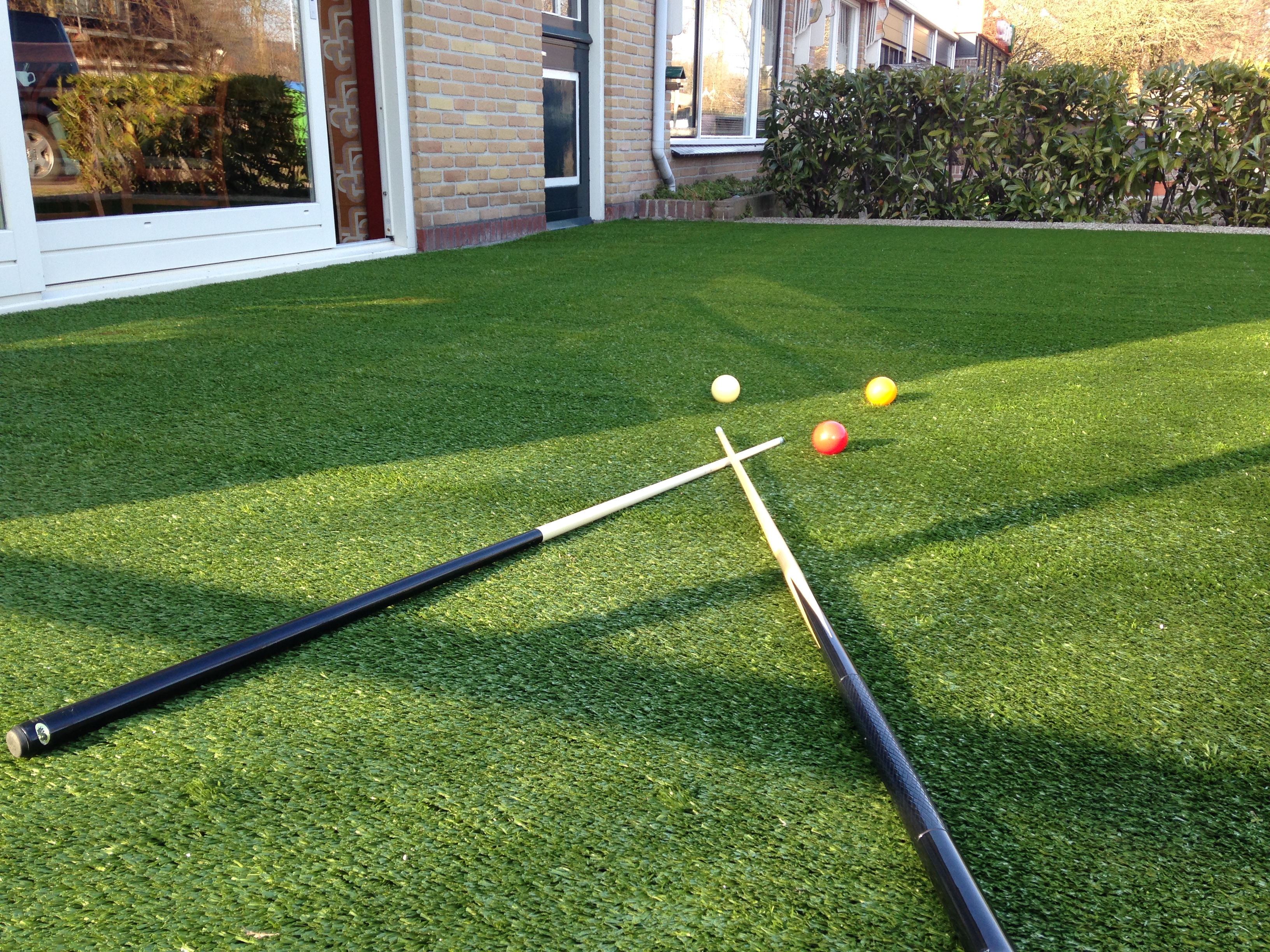 Glad als een biljartlaken.